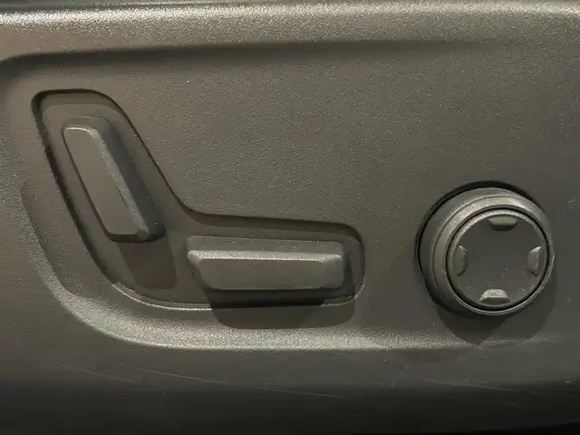 ボルボ ＸＣ４０ T5 AWD インスクリプション 道央・札幌 2019(令1)年 5.5万km クリスタルホワイトP 電動パノラマガラスサンルーフ/harman/kardonサラウンド/インテリセーフ/　・CitySafety/　・ACC/　・BLIS/　・LKA/　・CTA/　・LCMA/　・パーキングアシストパイロット/純正HDDナビ/フルセグTV/USB/Bluetooth/360°カメラ/LEDヘッドライト/本革シート/シートヒーター/パワーテールゲート