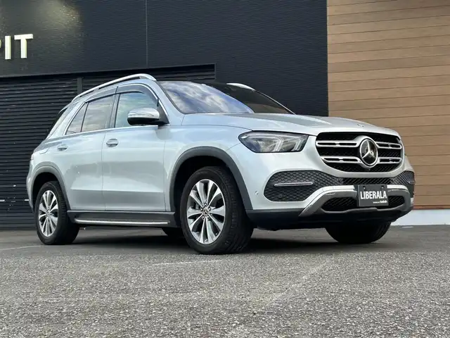 メルセデス・ベンツ ＧＬＥ３００ｄ 4MATIC 宮崎県 2020(令2)年 4万km イリジウムシルバー 純正ナビ/・Bluetooth/・USB/・CarPlay/パノラミックスライディングルーフ/レーダーセーフティパッケージ/アダプティブクルーズコントロール/前後ドライブレコーダー/360°カメラ/電動リアゲート/アンビエントライト/ロケイターライティング/ブラックレザーシート/・全席パワーシート/ETC2.0/保証書/取扱説明書