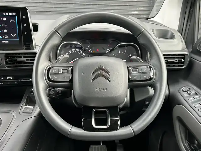 シトロエン シトロエン ベルランゴ ロング シャイン ブルーHDi 宮崎県 2023(令5)年 3.1万km ガンＭ ７人乗り/・３列シート/バックカメラ/・全周囲取り込みカメラ/ブラインドスポットモニター/純正ディスプレイオーディオ/・AppleCarPlay/・AndroidAuto/・USB/・Bluetooth/・AM FM/アクティブクルーズコントロール/・レーンキープ /キーレスエントリー/・スマートキー/両側スライドドア/前後ドライブレコーダー/ルーフレール/ＬＥＤヘッドライト/・オートライト/・オータマティックハイビーム