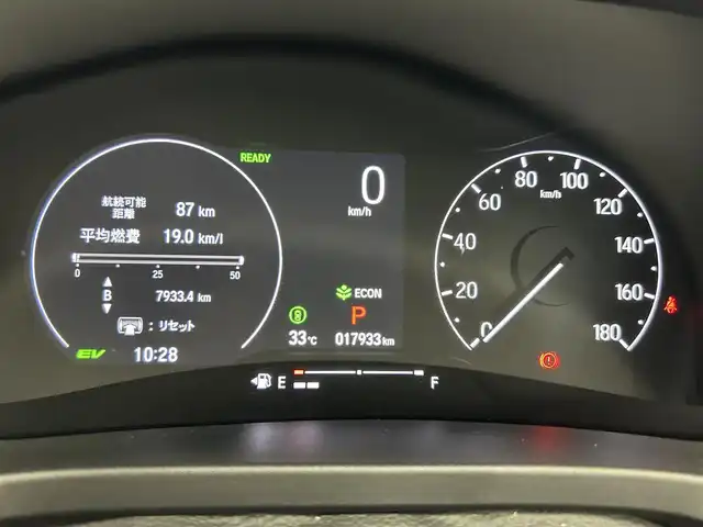 ホンダ ヴェゼル ハイブリッド e:HEV Z 鹿児島県 2023(令5)年 1.8万km プレミアムサンライトホワイトパール Hondaコネクトナビ/(フルセグ/Bluetooth/DVD/CD)/前後ドライブレコーダー/ビルトインETC/ハンズフリーアクセステールゲート/前席シートヒーター/ステアリングヒーター/HondaSENSING/　・衝突軽減ブレーキ（CMBS）/　・誤発進抑制機能/　・後方誤発進抑制機能/　・近距離衝突軽減ブレーキ/　・歩行者事故低減ステアリング/　・路外逸脱抑制機能/　・渋滞追従機能付アダプティブクルーズコントロール（ACC）/　・車線維持支援システム（LKAS）/　・トラフィックジャムアシスト（渋滞運転支援機能）/　・先行車発進お知らせ機能/　・標識認識機能/　・オートハイビーム/電動パーキングブレーキ/ブレーキホールド/純正アルミホイール/純正フロアマット/ドアバイザー