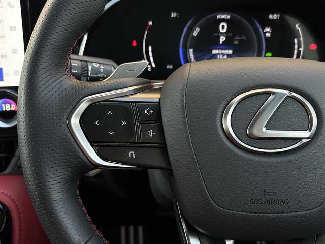 レクサス ＮＸ 350h Fスポーツ 大阪府 2023(令5)年 0.5万km グラファイトブラックガラスフレーク ワンオーナー/14インチ純正ディスプレイオーディオ/　フルセグTV/Bluetooth/AM/FM/全席シートヒーター/前後ドライブレコーダー/デジタルインナーミラー/置くだけ充電/パノラミックビューモニター/レクサスNXプレミアムサウンドシステム/Lexus Safety System＋/・プリクラッシュセーフティー/・緊急時操舵支援＋フロントクロストラフィックアラート＋レーンチェンジアシスト/・アダプティブハイビームシステム/パーキングサポートブレーキ/カラーヘッドアップディスプレイ/ブラインドスポットモニター/Fスポーツ専用カラー本革シート（“F SPORT”フレアレッド）/パドルシフト/ステアリングヒーター/ステアリングスイッチ/革巻きステアリング/トノカバー/ETC2.0/スマートキー×2（電子キー・カードキー）