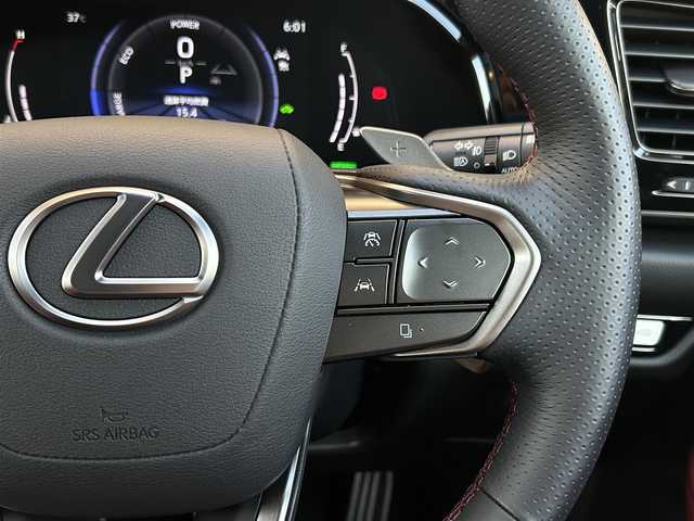 レクサス ＮＸ 350h Fスポーツ 大阪府 2023(令5)年 0.5万km グラファイトブラックガラスフレーク ワンオーナー/14インチ純正ディスプレイオーディオ/　フルセグTV/Bluetooth/AM/FM/全席シートヒーター/前後ドライブレコーダー/デジタルインナーミラー/置くだけ充電/パノラミックビューモニター/レクサスNXプレミアムサウンドシステム/Lexus Safety System＋/・プリクラッシュセーフティー/・緊急時操舵支援＋フロントクロストラフィックアラート＋レーンチェンジアシスト/・アダプティブハイビームシステム/パーキングサポートブレーキ/カラーヘッドアップディスプレイ/ブラインドスポットモニター/Fスポーツ専用カラー本革シート（“F SPORT”フレアレッド）/パドルシフト/ステアリングヒーター/ステアリングスイッチ/革巻きステアリング/トノカバー/ETC2.0/スマートキー×2（電子キー・カードキー）