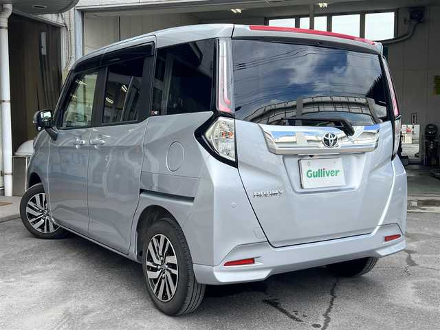 トヨタ ルーミー カスタムG 鹿児島県 2022(令4)年 1.4万km ブライトシルバーM ワンオーナー/スマートアシスト/　・衝突回避支援ブレーキ/　・車線逸脱警報/　・アダプティブクルーズコントロール/　・コーナーセンサー/　・誤発進抑制機能　他/アラウンドビューモニタ/純正7インチメモリナビ　NSZT-W68T/　・DVD・SD・Bluetooth・地デジ/ETC/コムテック前後ドラレコ　DC-DR652/純正12インチフリップダウンモニタ　V12T-R68C/両側ウェルカムパワースライドドア/純正LEDヘッドライト/純正LEDフォグライト/オートライト/前席シートヒーター/運転席・助手席シートバックテーブル/リアサンシェード/革巻きステアリング/ステアリングスイッチ/パワーモードスイッチ/純正14インチアルミホイール/充電用USB端子Type-A１口/電動オート格納ウインカー付ドアミラー/純正フロアマット/純正ドアバイザー/取扱説明書・新車保証書/スマートキー×2本/フリップダウンモニタ用リモコン