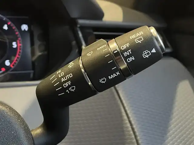 ランドローバー レンジローバーヴェラール Rダイナミック S 180PS 愛知県 2019(令1)年 5.9万km 白 黒青革コンビレザー /ドライパーアシスタンス /ACC /レーンキープ /ブラインドスポット/360度カメラ/純正ナビ /フルセグTV /MERIDIANサウンド /シートヒーター /LEDヘッドライト /純正20インチブラックアルミ /ETC/パワーテールゲート/スマートキー