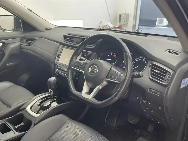 日産 エクストレイル 20X 大分県 2017(平29)年 7.3万km ダイヤモンドブラック 禁煙車/純正９インチナビ/（AM/FM/CD/DVD/フルセグTV/Bluetooth）/バックカメラ/サンルーフ/コーナーセンサー/パワーバックドア/アイドリングストップ/プッシュスタート/スマートキー/ハーフレザーシート/横滑り防止装置/フォグランプ