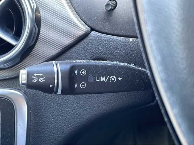 メルセデス・ベンツ ＧＬＡ２２０ 4マチック 長野県 2018(平30)年 6.8万km パール ４WD/純正メモリナビ/　(FM/AM/フルセグTV/CD/DVD/Bluetooth）/バックカメラ/Harman Kardonオーディオ/MTモード付AT/前後ドライブレコーダー/パドルシフト/ステアリングスイッチ/パワーシート/シートヒーター/サンルーフ/電動リアゲート/クルーズコントロール/クリアランスソナー/ダウンヒルアシスト/衝突被害軽減ブレーキ/純正アルミホイール/純正フロアマット/ビルトインETC/スマートキー/スペアキー/アイドリングストップ/プッシュスタート/パワーステアリング/パワーウインドウ