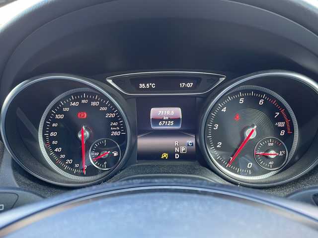 メルセデス・ベンツ ＧＬＡ２２０ 4マチック 長野県 2018(平30)年 6.8万km パール ４WD/純正メモリナビ/　(FM/AM/フルセグTV/CD/DVD/Bluetooth）/バックカメラ/Harman Kardonオーディオ/MTモード付AT/前後ドライブレコーダー/パドルシフト/ステアリングスイッチ/パワーシート/シートヒーター/サンルーフ/電動リアゲート/クルーズコントロール/クリアランスソナー/ダウンヒルアシスト/衝突被害軽減ブレーキ/純正アルミホイール/純正フロアマット/ビルトインETC/スマートキー/スペアキー/アイドリングストップ/プッシュスタート/パワーステアリング/パワーウインドウ