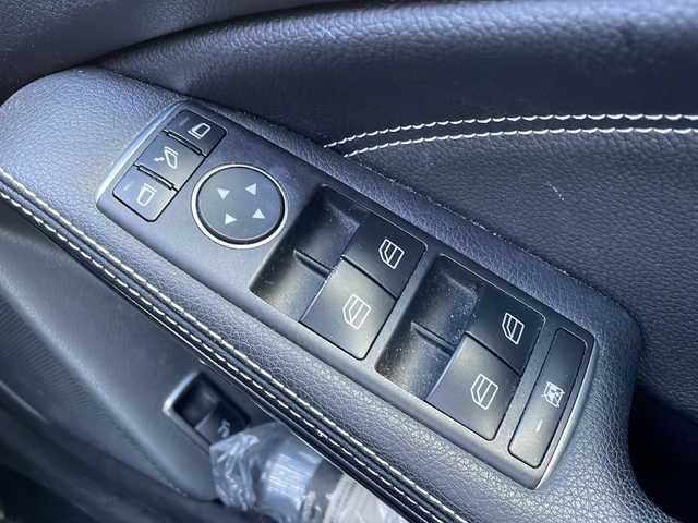 メルセデス・ベンツ ＧＬＡ２２０ 4マチック 長野県 2018(平30)年 6.8万km パール ４WD/純正メモリナビ/　(FM/AM/フルセグTV/CD/DVD/Bluetooth）/バックカメラ/Harman Kardonオーディオ/MTモード付AT/前後ドライブレコーダー/パドルシフト/ステアリングスイッチ/パワーシート/シートヒーター/サンルーフ/電動リアゲート/クルーズコントロール/クリアランスソナー/ダウンヒルアシスト/衝突被害軽減ブレーキ/純正アルミホイール/純正フロアマット/ビルトインETC/スマートキー/スペアキー/アイドリングストップ/プッシュスタート/パワーステアリング/パワーウインドウ
