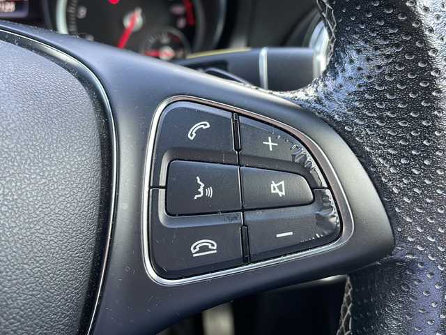 メルセデス・ベンツ ＧＬＡ２２０ 4マチック 長野県 2018(平30)年 6.8万km パール ４WD/純正メモリナビ/　(FM/AM/フルセグTV/CD/DVD/Bluetooth）/バックカメラ/Harman Kardonオーディオ/MTモード付AT/前後ドライブレコーダー/パドルシフト/ステアリングスイッチ/パワーシート/シートヒーター/サンルーフ/電動リアゲート/クルーズコントロール/クリアランスソナー/ダウンヒルアシスト/衝突被害軽減ブレーキ/純正アルミホイール/純正フロアマット/ビルトインETC/スマートキー/スペアキー/アイドリングストップ/プッシュスタート/パワーステアリング/パワーウインドウ