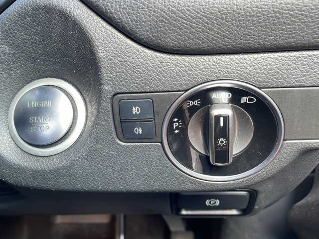 メルセデス・ベンツ ＧＬＡ２２０ 4マチック 長野県 2018(平30)年 6.8万km パール ４WD/純正メモリナビ/　(FM/AM/フルセグTV/CD/DVD/Bluetooth）/バックカメラ/Harman Kardonオーディオ/MTモード付AT/前後ドライブレコーダー/パドルシフト/ステアリングスイッチ/パワーシート/シートヒーター/サンルーフ/電動リアゲート/クルーズコントロール/クリアランスソナー/ダウンヒルアシスト/衝突被害軽減ブレーキ/純正アルミホイール/純正フロアマット/ビルトインETC/スマートキー/スペアキー/アイドリングストップ/プッシュスタート/パワーステアリング/パワーウインドウ