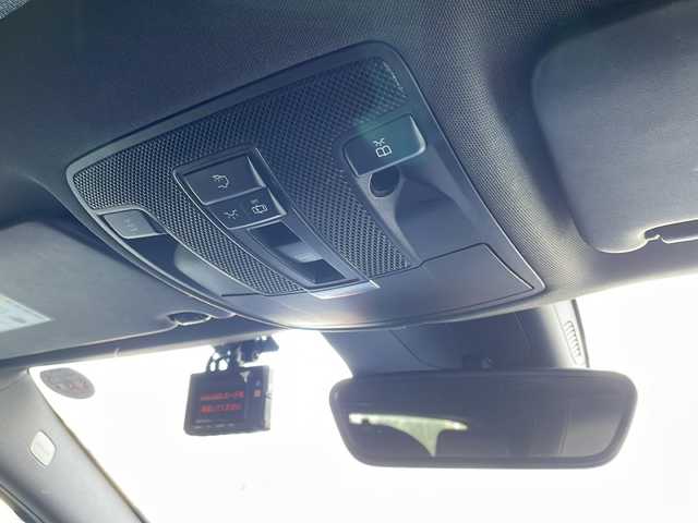 メルセデス・ベンツ ＧＬＡ２２０ 4マチック 長野県 2018(平30)年 6.8万km パール ４WD/純正メモリナビ/　(FM/AM/フルセグTV/CD/DVD/Bluetooth）/バックカメラ/Harman Kardonオーディオ/MTモード付AT/前後ドライブレコーダー/パドルシフト/ステアリングスイッチ/パワーシート/シートヒーター/サンルーフ/電動リアゲート/クルーズコントロール/クリアランスソナー/ダウンヒルアシスト/衝突被害軽減ブレーキ/純正アルミホイール/純正フロアマット/ビルトインETC/スマートキー/スペアキー/アイドリングストップ/プッシュスタート/パワーステアリング/パワーウインドウ
