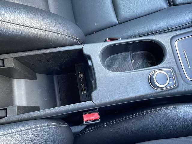 メルセデス・ベンツ ＧＬＡ２２０ 4マチック 長野県 2018(平30)年 6.8万km パール ４WD/純正メモリナビ/　(FM/AM/フルセグTV/CD/DVD/Bluetooth）/バックカメラ/Harman Kardonオーディオ/MTモード付AT/前後ドライブレコーダー/パドルシフト/ステアリングスイッチ/パワーシート/シートヒーター/サンルーフ/電動リアゲート/クルーズコントロール/クリアランスソナー/ダウンヒルアシスト/衝突被害軽減ブレーキ/純正アルミホイール/純正フロアマット/ビルトインETC/スマートキー/スペアキー/アイドリングストップ/プッシュスタート/パワーステアリング/パワーウインドウ