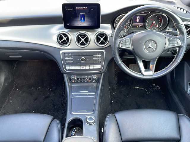 メルセデス・ベンツ ＧＬＡ２２０ 4マチック 長野県 2018(平30)年 6.8万km パール ４WD/純正メモリナビ/　(FM/AM/フルセグTV/CD/DVD/Bluetooth）/バックカメラ/Harman Kardonオーディオ/MTモード付AT/前後ドライブレコーダー/パドルシフト/ステアリングスイッチ/パワーシート/シートヒーター/サンルーフ/電動リアゲート/クルーズコントロール/クリアランスソナー/ダウンヒルアシスト/衝突被害軽減ブレーキ/純正アルミホイール/純正フロアマット/ビルトインETC/スマートキー/スペアキー/アイドリングストップ/プッシュスタート/パワーステアリング/パワーウインドウ