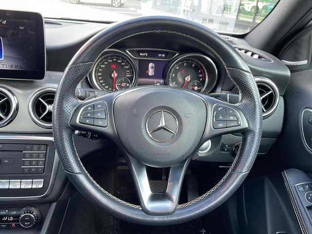 メルセデス・ベンツ ＧＬＡ２２０ 4マチック 長野県 2018(平30)年 6.8万km パール ４WD/純正メモリナビ/　(FM/AM/フルセグTV/CD/DVD/Bluetooth）/バックカメラ/Harman Kardonオーディオ/MTモード付AT/前後ドライブレコーダー/パドルシフト/ステアリングスイッチ/パワーシート/シートヒーター/サンルーフ/電動リアゲート/クルーズコントロール/クリアランスソナー/ダウンヒルアシスト/衝突被害軽減ブレーキ/純正アルミホイール/純正フロアマット/ビルトインETC/スマートキー/スペアキー/アイドリングストップ/プッシュスタート/パワーステアリング/パワーウインドウ