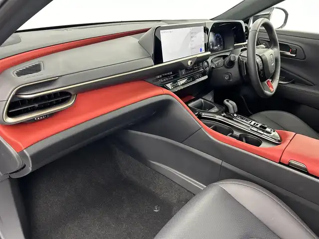 トヨタ クラウン スポーツ RS 愛知県 2024(令6)年 1.6万km グレー パノラマルーフ/置くだけ充電/デジタルインナーミラー　/トヨタチームメイト/１２．３インチＤオーディオ/パノラミックビューモニター/ヘッドアップディスプレイ/パドルシフト/パワーバックドア/アドバンスドパーク/パワーシート/前席シートベンチレーション/全席シートヒーター/ハンドルヒーター/ＡＣ１００Ｖコンセント/ＥＴＣ２．０/タイプＣ/ブラインドスポットモニター/前後ドラレコ/電子パーキング/オートホールド/パワーバックドア/純正アルミ　キャリパー