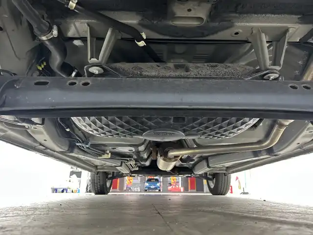 ダイハツ タフト G 愛知県 2021(令3)年 2.2万km フォレストカーキメタリック ワンオーナー/禁煙車/純正9インチナビ/（CD/DVD/Bluetooth/フルセグTV）/ガラスルーフ/スマートアシストIII/・衝突軽減ブレーキ/・レーンキープアシスト/・クリアランスソナー/・オートマチックハイビーム/ETC/ドライブレコーダー/シートヒーター/純正15インチアルミホイール/LEDヘッドライト/フロントフォグライト/スマートキー/スペアキー有/純正フロアマット/電子サイドブレーキ/オートホールド