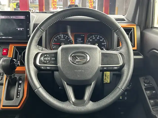 ダイハツ タフト G 愛知県 2021(令3)年 2.2万km フォレストカーキメタリック ワンオーナー/禁煙車/純正9インチナビ/（CD/DVD/Bluetooth/フルセグTV）/ガラスルーフ/スマートアシストIII/・衝突軽減ブレーキ/・レーンキープアシスト/・クリアランスソナー/・オートマチックハイビーム/ETC/ドライブレコーダー/シートヒーター/純正15インチアルミホイール/LEDヘッドライト/フロントフォグライト/スマートキー/スペアキー有/純正フロアマット/電子サイドブレーキ/オートホールド