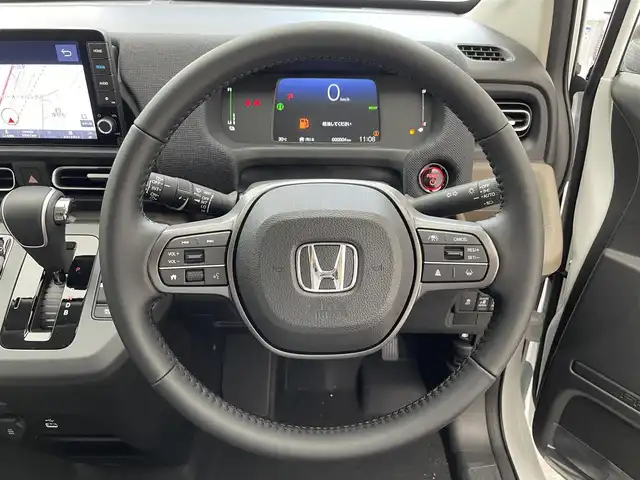 ホンダ フリード ハイブリット e:HEV AIR EX 滋賀県 2025(令7)年 0.1千km プラチナホワイトパール 純正9インチナビ/【Bluetooth/フルセグTV/Apple CarPlay/Android Auto】/ホンダセンシング/・衝突軽減ブレーキ（CMBS）/・先行車発進お知らせ機能/・歩行者事故低減ステアリング/・路外逸脱抑制機能/・標識認識機能/・渋滞追従機能付アダプティブクルーズコントロール/・車線維持支援システム（LKAS）/・トラフィックジャムアシスト（渋滞運転支援機能）/・ブラインドスポットインフォメーション/・誤発進抑制機能/・後方誤発進抑制機能/・近距離衝突軽減ブレーキ/・急アクセル抑制機能/・パーキングセンサーシステム/・後退出庫サポート/・オートハイビーム/・アダプティブドライビングビーム/両側パワースライドドア/バックカメラ/LEDヘッドライト/D/Nシートヒーター/プッシュスタート/スマートキー/ステアリングリモコン