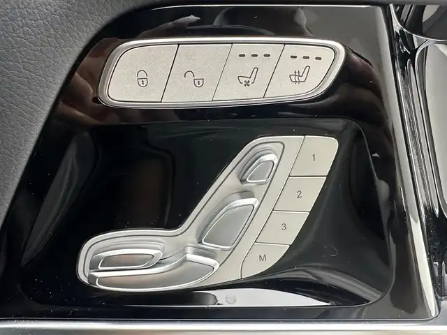 メルセデス・ベンツ ゲレンデヴァーゲン Ｇ４００ｄ 兵庫県 2024(令6)年 0.4万km オブシディアンブラック 純正DA/（フルセグ、BT、COMAND touch、USB、ブルメスター）/全方位モニター/コーナーセンサー/アクティブブレーキアシスト/レーンキープアシスト/道路標識/レーダークルーズコントロール/レザーシート/シートヒーター（全席）/ベンチレーション/パワーシート/サンルーフ/ビルトインETC/オートライト/LEDヘッドライト