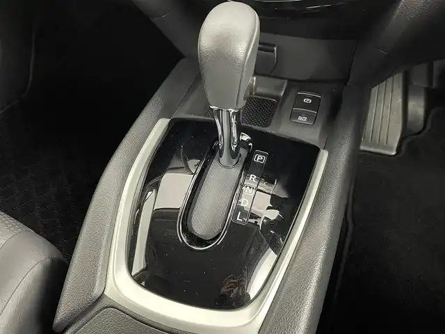日産 エクストレイル 20Xi 道央・札幌 2018(平30)年 2.9万km ブリリアントホワイトパール ・４WD/・社外メモリナビゲーション（MDV-D505BTW）/　CD/DVD/フルセグ/BT/USB/iPod/SD/・社外ドライブレコーダー前後（DRV-MR740）/・ビルトインETC/・デジタルインナーミラー/・アラウンドビューモニター/・パワーバックドア/・エマージェンシーブレーキ/・レーダークルーズコントロール/・レーンキープアシスト/・横滑り防止装置/・プロパイロット/・前後コーナーセンサー/・オートブレーキホールド/・オートライト/・スマートキー/・プッシュスタート/・カプロンシート/・社外フロアマット/・ルーフレール/・LEDヘッドライト/・フロントフォグライト/・ヒルディセントコントロール/・保証書あり/・取説あり