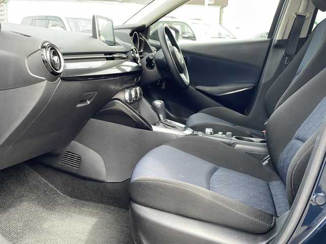 マツダ デミオ 13S 徳島県 2015(平27)年 5.2万km ディープクリスタルブルーマイカ 純正ナビ/BluetoothフルセグTVCDDVD/クルコン/MT付きAT/衝突被害軽減システム/LEDヘッドライト/オートライト/オートエアコン/ETC/純正15AW/純正フロアマット/プッシュスタート/スマートキー/スペアキー
