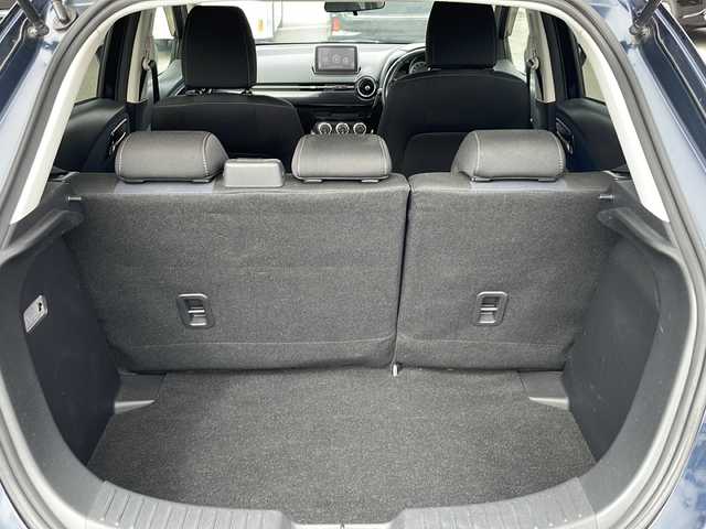 マツダ デミオ 13S 徳島県 2015(平27)年 5.2万km ディープクリスタルブルーマイカ 純正ナビ/BluetoothフルセグTVCDDVD/クルコン/MT付きAT/衝突被害軽減システム/LEDヘッドライト/オートライト/オートエアコン/ETC/純正15AW/純正フロアマット/プッシュスタート/スマートキー/スペアキー