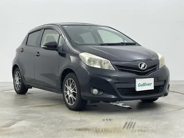 トヨタ ヴィッツ F スマイルエディション 岡山県 2013(平25)年 8.1万km ブラックマイカ 社外HDDナビ/（CD/DVD/TV)/オートライト/社外アルミホイール/フォグランプ/プッシュスタート