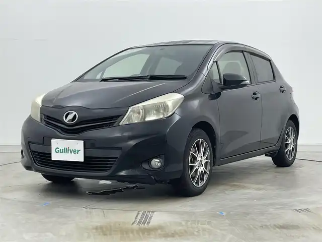 トヨタ ヴィッツ F スマイルエディション 岡山県 2013(平25)年 8.1万km ブラックマイカ 社外HDDナビ/（CD/DVD/TV)/オートライト/社外アルミホイール/フォグランプ/プッシュスタート