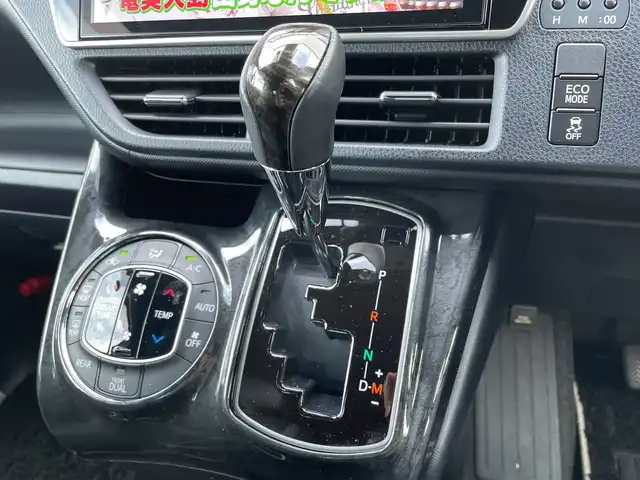 トヨタ ノア Si ダブルバイビーⅢ 千葉県 2020(令2)年 0.8万km ホワイトパールクリスタルシャイン 純正10インチナビ/(Bluetooth/TV/CD/DVD)/フリップダウンモニター/ハーフレザーシート/BLitz車高調/社外ウーファー/バックカメラ/衝突被害軽減システム/車線逸脱警報/クルーズコントロール/両側パワースライドドア/横滑り防止装置/ETC2.0/ドライブレコーダー/アイドリングストップ/LEDヘッドライト/フォグランプ/オートライト/ウィンカーミラー/電動格納ミラー/社外18インチAW/プッシュスタート/スマートキー/フロアマット/ドアバイザー/スペアキー/取扱説明書/保証書