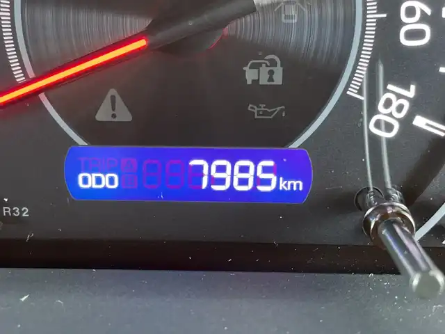トヨタ ノア Si ダブルバイビーⅢ 千葉県 2020(令2)年 0.8万km ホワイトパールクリスタルシャイン 純正10インチナビ/(Bluetooth/TV/CD/DVD)/フリップダウンモニター/ハーフレザーシート/BLitz車高調/社外ウーファー/バックカメラ/衝突被害軽減システム/車線逸脱警報/クルーズコントロール/両側パワースライドドア/横滑り防止装置/ETC2.0/ドライブレコーダー/アイドリングストップ/LEDヘッドライト/フォグランプ/オートライト/ウィンカーミラー/電動格納ミラー/社外18インチAW/プッシュスタート/スマートキー/フロアマット/ドアバイザー/スペアキー/取扱説明書/保証書