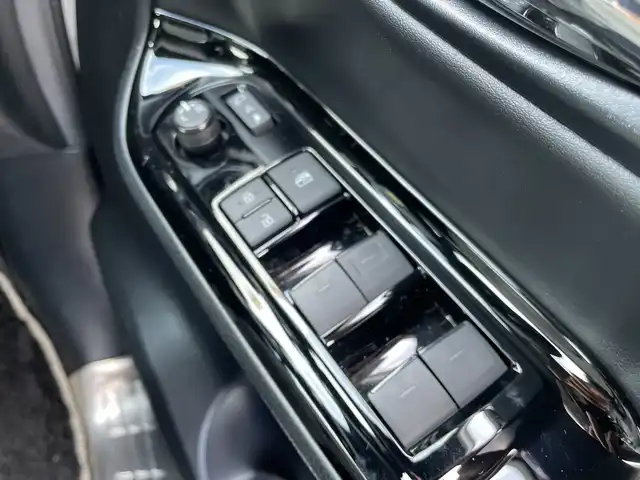 トヨタ ノア Si ダブルバイビーⅢ 千葉県 2020(令2)年 0.8万km ホワイトパールクリスタルシャイン 純正10インチナビ/(Bluetooth/TV/CD/DVD)/フリップダウンモニター/ハーフレザーシート/BLitz車高調/社外ウーファー/バックカメラ/衝突被害軽減システム/車線逸脱警報/クルーズコントロール/両側パワースライドドア/横滑り防止装置/ETC2.0/ドライブレコーダー/アイドリングストップ/LEDヘッドライト/フォグランプ/オートライト/ウィンカーミラー/電動格納ミラー/社外18インチAW/プッシュスタート/スマートキー/フロアマット/ドアバイザー/スペアキー/取扱説明書/保証書