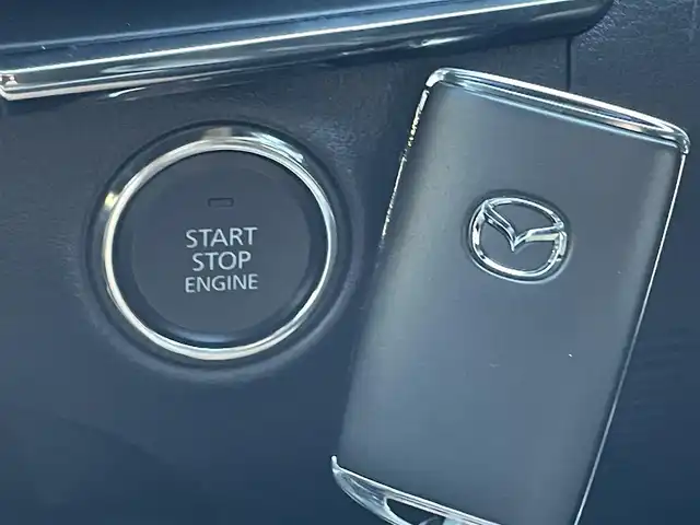 マツダ マツダ３セダン XD Lパッケージ 島根県 2021(令3)年 2.7万km マシーングレープレミアムM 登録時走行距離 26852km/BOSEサウンド/純正ナビ/(Bluetooth/AM/FM/フルセグテレビ/CD/DVD)/追従型クルーズコントロール/レーンキープアシスト/コーナーセンサー/ブラインドスポットモニター/ヘッドアップディスプレイ/全周囲カメラ/パワーシート/メモリーシート/シートヒーター/オートマチックハイビーム/オートライト/純正フロアマット/ETC/純正アルミ１８インチ