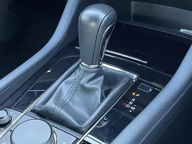 マツダ マツダ３セダン XD Lパッケージ 島根県 2021(令3)年 2.7万km マシーングレープレミアムM 登録時走行距離 26852km/BOSEサウンド/純正ナビ/(Bluetooth/AM/FM/フルセグテレビ/CD/DVD)/追従型クルーズコントロール/レーンキープアシスト/コーナーセンサー/ブラインドスポットモニター/ヘッドアップディスプレイ/全周囲カメラ/パワーシート/メモリーシート/シートヒーター/オートマチックハイビーム/オートライト/純正フロアマット/ETC/純正アルミ１８インチ