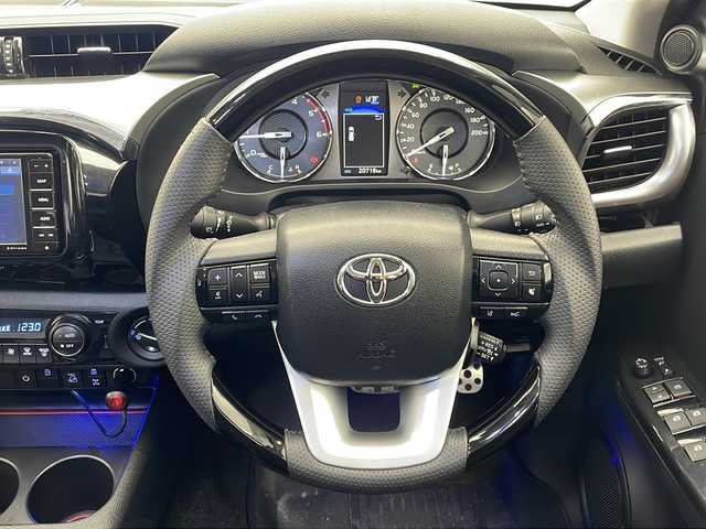 トヨタ ハイラックス Z 大分県 2023(令5)年 2.1万km オキサイドブロンズM 社外メモリナビ（CN-HE01WD)/　CD/DVD/SD/BT/フルセグ/バック・フロントカメラ/ETC/前後ドライブレコーダー/トヨタセーフティセンス/ダウンヒルアシストコントロール/リヤデフロック/アイドリングストップ/LEDヘッドライト/オートライト/社外17インチAW/社外フロアマット/純正ベッドライナー/トノカバー/TRDマッドフラップ/ヒッチメンバー/プッシュスタート/スマートキ―