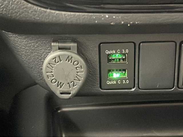 トヨタ ハイラックス Z 大分県 2023(令5)年 2.1万km オキサイドブロンズM 社外メモリナビ（CN-HE01WD)/　CD/DVD/SD/BT/フルセグ/バック・フロントカメラ/ETC/前後ドライブレコーダー/トヨタセーフティセンス/ダウンヒルアシストコントロール/リヤデフロック/アイドリングストップ/LEDヘッドライト/オートライト/社外17インチAW/社外フロアマット/純正ベッドライナー/トノカバー/TRDマッドフラップ/ヒッチメンバー/プッシュスタート/スマートキ―