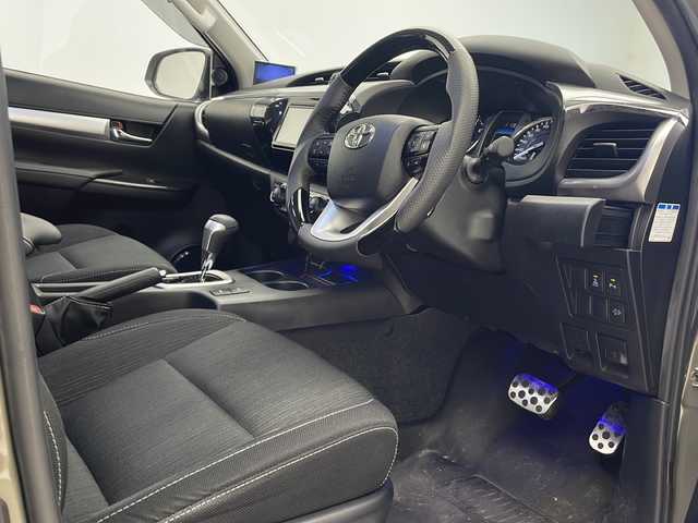 トヨタ ハイラックス Z 大分県 2023(令5)年 2.1万km オキサイドブロンズM 社外メモリナビ（CN-HE01WD)/　CD/DVD/SD/BT/フルセグ/バック・フロントカメラ/ETC/前後ドライブレコーダー/トヨタセーフティセンス/ダウンヒルアシストコントロール/リヤデフロック/アイドリングストップ/LEDヘッドライト/オートライト/社外17インチAW/社外フロアマット/純正ベッドライナー/トノカバー/TRDマッドフラップ/ヒッチメンバー/プッシュスタート/スマートキ―