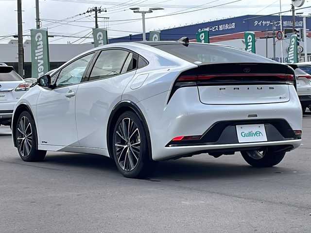 トヨタ プリウス Z 道北・旭川 2023(令5)年 1.9万km プラチナホワイトパールマイカ /4WD//禁煙車//寒冷地仕様//パノラマルーフ//純正12.3型ディスプレイオーディオプラス//BT/USB/フルセグ//パノラミックビューモニター//デジタルインナーミラー//トヨタチームメイト//トヨタセーフティセンス//PCS/LDA/BSM/ACC/PDA/RCTA/RCD/PKSB/安心降車アシスト//クリアランスソナー//パーキングアシスト//合皮黒革シート//運転席メモリ付きパワーシート//シートヒーター//エアシート//ステアリングヒーター//ミラーヒーター//1500W//前後ドライブレコーダー//ビルトインETC2.0//ワイヤレス充電//オートハイビーム//オートライト//LEDヘッドライト//リアフォグ//ライトレベライザー//ナノイーX//オートリトラミラー//オートワイパー//フロントデアイサー//パワーバックドア//純正フロアマット