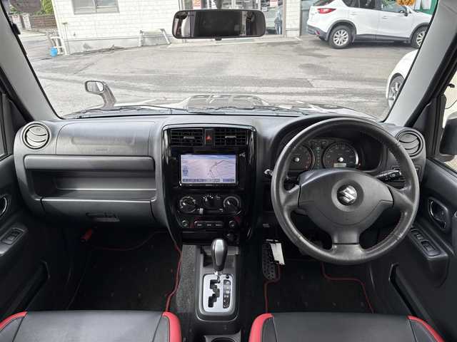 スズキ ジムニー クロスアドベンチャー 埼玉県 2012(平24)年 4.8万km シフォンアイボリーM SDナビ(ワンセグ/DVD/CD/AM/FM/USB)/背面タイヤ/パートタイム4WD/ターボ/ハーフレザーシート/シートヒーター/ETC/ABS/純正フロアマット/純正アルミホイール/ドアバイザー/フォグランプ/パワーステアリング/パワーウィンドウ/保証書/取扱説明書/スペアキー