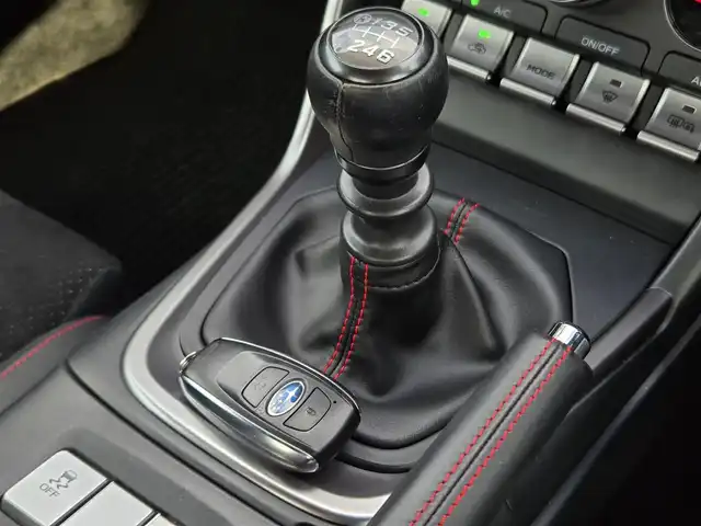 スバル ＢＲＺ S 鹿児島県 2021(令3)年 3.2万km マグネタイトグレーメタリック ６ＭＴ　/純正９インチＳＤナビ　/前方純正ドライブレコーダー　/レーダークルーズコントロール　/Ｂｌｕｅｔｏｏｔｈオーディオ　/フルセグテレビ　/リアアダンダーディフューザー　/ＥＴＣ　/Ｄ＋Ｎ席シートヒーター/レザーシート/スバルリヤビークルディテクション/プリクラッシュブレーキ/後退時ブレーキアシスト/プッシュスタート/スマートキー/横滑り防止装置/レーンキープアシスト/エアバッグ(W+サイド)