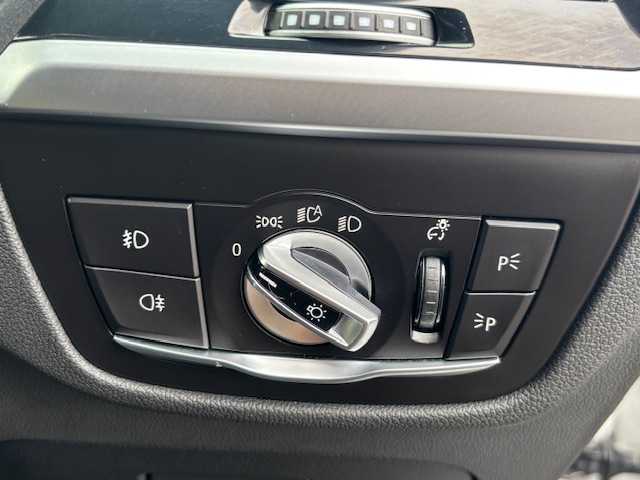 ＢＭＷ Ｘ３ xDrive20d 宮城県 2019(平31)年 7.2万km パール 登録時走行距離７２０７４ｋｍ/プッシュスタート/パワーステアリング/パワーウインドウ/４WD/パーキングアシスト/アイドリングストップ/ダブルエアコン/レーダークルーズコントロール/Bluetooth接続/USB/CD/DVD/AM/FM/TV(走行中可能)/ドライブレコーダー(前方)/純正フロアマット/１９インチ純正アルミホイール/パワーシート(運転席・助手席)/ABS/横滑り防止装置/盗難防止装置/オートライト/オートマッチクハイビーム/ダウンヒルアシストコントロール/コーナーセンサー前後/LEDヘッドライト/アラウンドビューモニター/パドルシフト/シートメモリー/フォグランプ