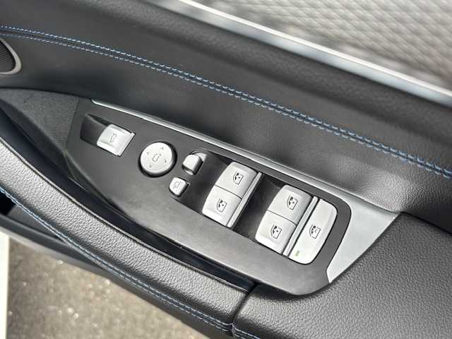 ＢＭＷ Ｘ３ xDrive20d 宮城県 2019(平31)年 7.2万km パール 登録時走行距離７２０７４ｋｍ/プッシュスタート/パワーステアリング/パワーウインドウ/４WD/パーキングアシスト/アイドリングストップ/ダブルエアコン/レーダークルーズコントロール/Bluetooth接続/USB/CD/DVD/AM/FM/TV(走行中可能)/ドライブレコーダー(前方)/純正フロアマット/１９インチ純正アルミホイール/パワーシート(運転席・助手席)/ABS/横滑り防止装置/盗難防止装置/オートライト/オートマッチクハイビーム/ダウンヒルアシストコントロール/コーナーセンサー前後/LEDヘッドライト/アラウンドビューモニター/パドルシフト/シートメモリー/フォグランプ