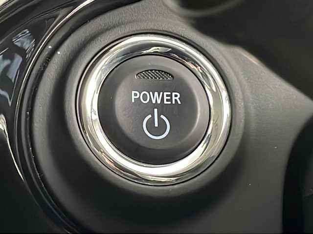 三菱 アウトランダー ＰＨＥＶ G ナビパッケージ 道央・札幌 2015(平27)年 4.1万km チタニウムグレーメタリック ・4WD/・衝突安全強化ボディ/ブレーキアシスト/・衝突被害軽減ブレーキシステム/・車線逸脱警報システム（LDW）/・レーダークルーズコントロールシステム/・誤発進抑制機能/・オートマチックハイビーム/・純正ナビ/・フルセグ/CD/DVD/Bluetooth/・スマートキー/プッシュスタート/・パワーバックドア/・パドルシフト/・AC100Vコンセント/・D席パワーシート/前席シートヒーター/・ハーフレザーシート/・ステアリングヒーター/・横滑り防止装置/・前後コーナーセンサー/・純正LEDヘッドライト/・急速充電ポート/・ETC