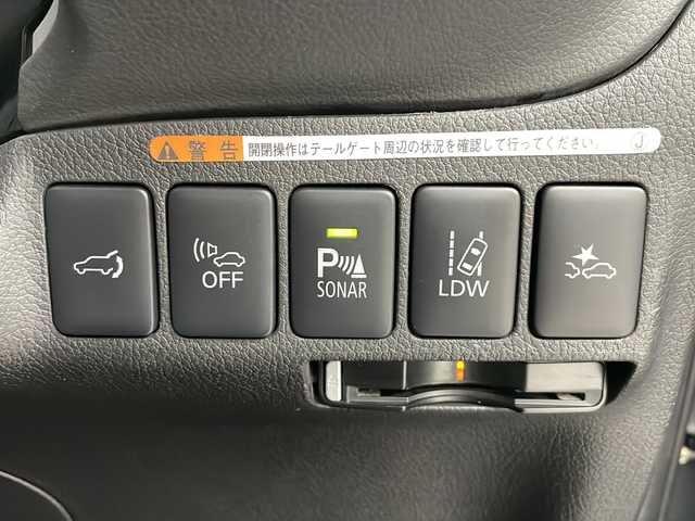 三菱 アウトランダー ＰＨＥＶ G ナビパッケージ 道央・札幌 2015(平27)年 4.1万km チタニウムグレーメタリック ・4WD/・衝突安全強化ボディ/ブレーキアシスト/・衝突被害軽減ブレーキシステム/・車線逸脱警報システム（LDW）/・レーダークルーズコントロールシステム/・誤発進抑制機能/・オートマチックハイビーム/・純正ナビ/・フルセグ/CD/DVD/Bluetooth/・スマートキー/プッシュスタート/・パワーバックドア/・パドルシフト/・AC100Vコンセント/・D席パワーシート/前席シートヒーター/・ハーフレザーシート/・ステアリングヒーター/・横滑り防止装置/・前後コーナーセンサー/・純正LEDヘッドライト/・急速充電ポート/・ETC