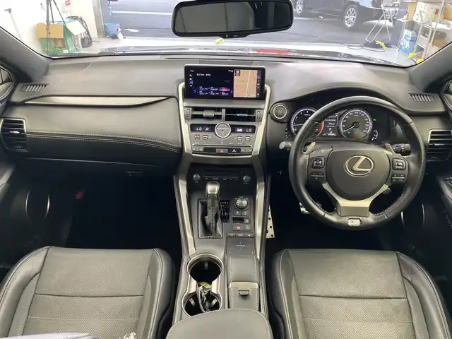 レクサス ＮＸ 300 Fスポーツ 愛知県 2018(平30)年 4.1万km ブラック 純正メーカーナビ/・AM/FM/・フルセグテレビ/・CD/DVD/・Bluetooth/サンルーフ/レーダークルーズコントロール/レーンキープアシスト/ブラインドスポットモニター/プリクラッシュセーフティ/クリアランスソナー/パーキングサポートブレーキ/リアクロストラフィックアラート/アイドリングストップ/横滑り防止装置/パドルシフト/ステアリングスイッチ/レザーシート/革巻きステアリング/前席シートヒーター/前席パワーシート/D席ポジショニングメモリー/ステアリングヒーター