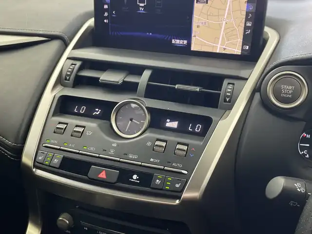 レクサス ＮＸ 300 Fスポーツ 愛知県 2018(平30)年 4.1万km ブラック 純正メーカーナビ/・AM/FM/・フルセグテレビ/・CD/DVD/・Bluetooth/サンルーフ/レーダークルーズコントロール/レーンキープアシスト/ブラインドスポットモニター/プリクラッシュセーフティ/クリアランスソナー/パーキングサポートブレーキ/リアクロストラフィックアラート/アイドリングストップ/横滑り防止装置/パドルシフト/ステアリングスイッチ/レザーシート/革巻きステアリング/前席シートヒーター/前席パワーシート/D席ポジショニングメモリー/ステアリングヒーター