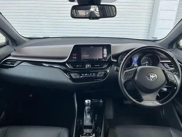 トヨタ Ｃ－ＨＲ G 高知県 2017(平29)年 6.1万km ホワイトパールクリスタルシャイン 社外パイオニアナビ（CD/DVD/BT/フルセグ）/運転席助手席シートヒーター/バックカメラ/本革シート/トヨタセーフティセンス/LDA/PCS/BSM/CS/RCTA/デュアルエアコン/ステアリングスイッチ/ハンズフリー通話/オートハイビーム/ドアバイザー