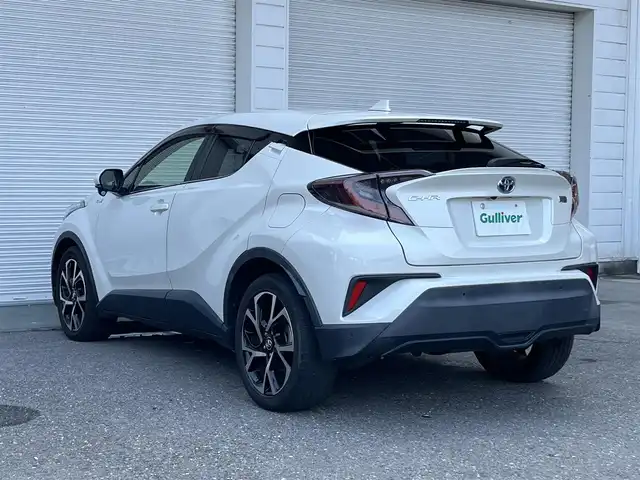 トヨタ Ｃ－ＨＲ G 高知県 2017(平29)年 6.1万km ホワイトパールクリスタルシャイン 社外パイオニアナビ（CD/DVD/BT/フルセグ）/運転席助手席シートヒーター/バックカメラ/本革シート/トヨタセーフティセンス/LDA/PCS/BSM/CS/RCTA/デュアルエアコン/ステアリングスイッチ/ハンズフリー通話/オートハイビーム/ドアバイザー