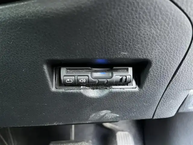 トヨタ Ｃ－ＨＲ G 高知県 2017(平29)年 6.1万km ホワイトパールクリスタルシャイン 社外パイオニアナビ（CD/DVD/BT/フルセグ）/運転席助手席シートヒーター/バックカメラ/本革シート/トヨタセーフティセンス/LDA/PCS/BSM/CS/RCTA/デュアルエアコン/ステアリングスイッチ/ハンズフリー通話/オートハイビーム/ドアバイザー