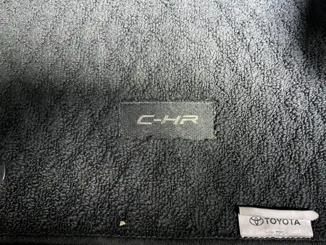 トヨタ Ｃ－ＨＲ G 高知県 2017(平29)年 6.1万km ホワイトパールクリスタルシャイン 社外パイオニアナビ（CD/DVD/BT/フルセグ）/運転席助手席シートヒーター/バックカメラ/本革シート/トヨタセーフティセンス/LDA/PCS/BSM/CS/RCTA/デュアルエアコン/ステアリングスイッチ/ハンズフリー通話/オートハイビーム/ドアバイザー