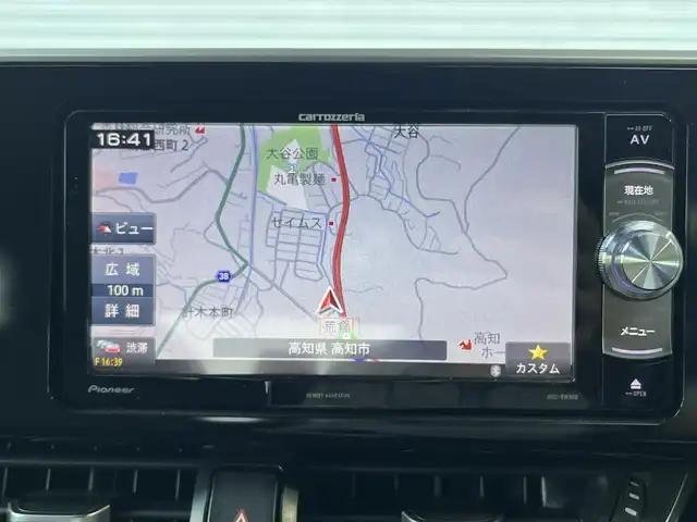 トヨタ Ｃ－ＨＲ G 高知県 2017(平29)年 6.1万km ホワイトパールクリスタルシャイン 社外パイオニアナビ（CD/DVD/BT/フルセグ）/運転席助手席シートヒーター/バックカメラ/本革シート/トヨタセーフティセンス/LDA/PCS/BSM/CS/RCTA/デュアルエアコン/ステアリングスイッチ/ハンズフリー通話/オートハイビーム/ドアバイザー